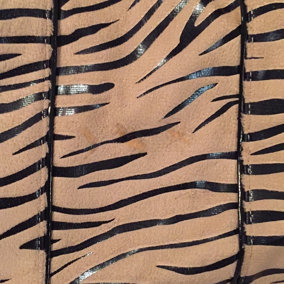 Mary Kay Purse and Cosmetic Bag Set - Picture 4 of 7